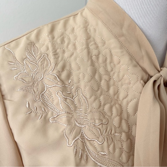 50s style Short Sleeve Tie Neck Blouse - Picture 6 of 6